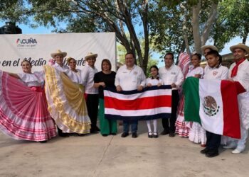 Representantes de 3 países promueven su cultura en escuelas