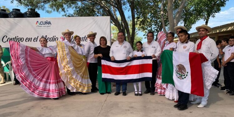 Representantes de 3 países promueven su cultura en escuelas