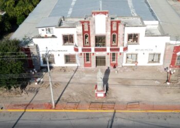 Supervisan trabajos de rehabilitación de la plaza Arturo Peña y biblioteca
