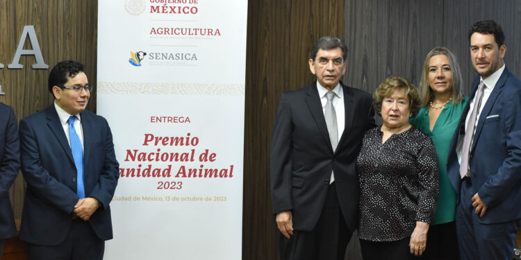 Entrega Agricultura el Premio Nacional de Sanidad Animal 2023 al médico veterinario Benjamín Jara Guillén