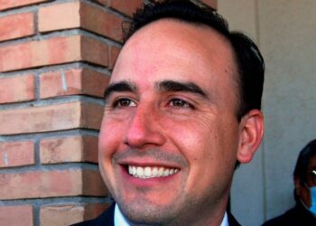 Se va Manolo Jiménez de gira por Asia; en busca de nuevas inversiones