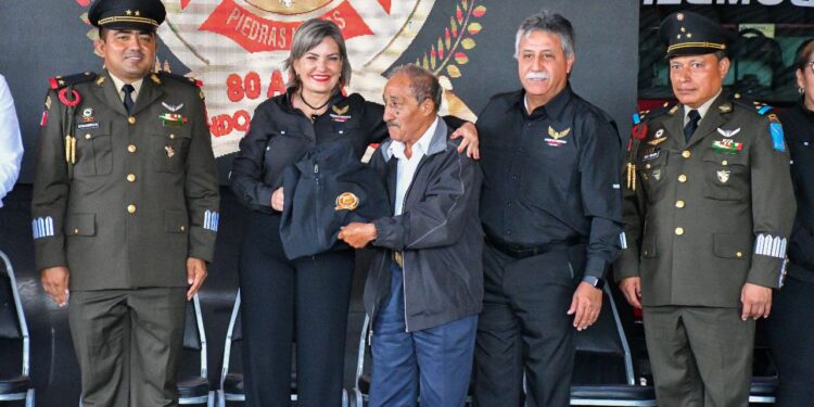 RECONOCEN AL HEROICO CUERPO DE BOMBEROS A 8 DÉCADAS DE FUNDARSE