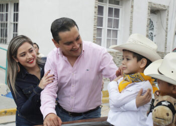 MÁS DE MIL PEQUEÑOS PARTICIPAN EN MINI CABALGATA DE ALLENDE