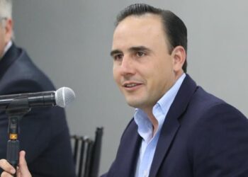 Inicia Manolo gira económica en Asia