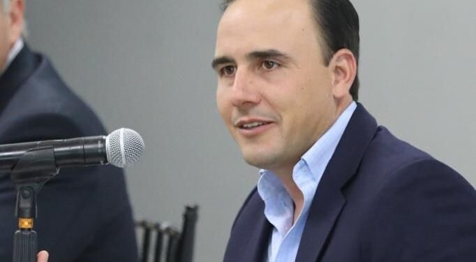 Inicia Manolo gira económica en Asia