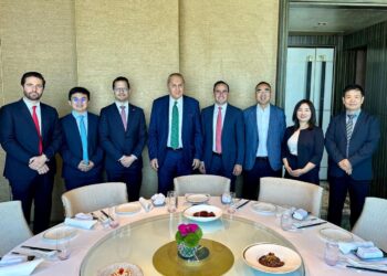 Se reúne Manolo con proveeduría de la industria automotriz en China