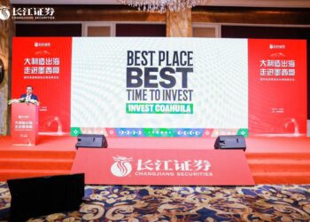 Imparte Manolo conferencia a empresas chinas inmersas en el nearshoring.