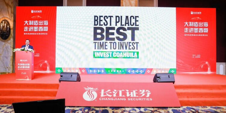 Imparte Manolo conferencia a empresas chinas inmersas en el nearshoring.