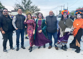 ENCABEZA PEPE DÍAZ DESFILE DE COMPARSAS Y FESTIVAL DE DÍA DE MUERTOS