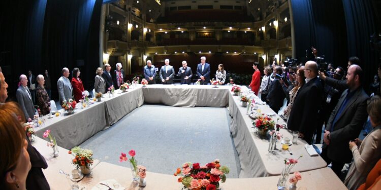 TOMA MARS PROTESTA AL NUEVO PATRONATO DEL TEATRO ‘ISAURO MARTÍNEZ’