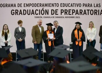ENCABEZA MARS GRADUACIÓN DE 419 MUJERES DE PREPARATORIA, EN TORREÓN
