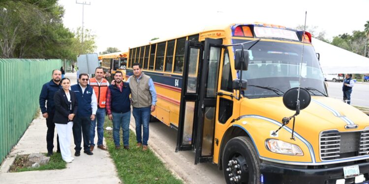 INICIAN CAMPAÑA DE VACUNACIÓN TRANSFRONTERIZA ANTICOVID PARA PERSONAL DE LA INDUSTRIA MAQUILADORA DE ACUÑA