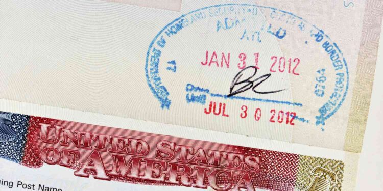 Invita Aduana de EU a sacar los permisos con tiempo ante temporada de fin de año