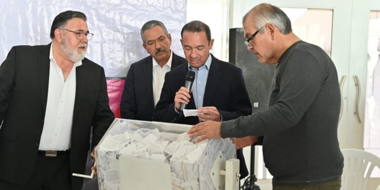 EL AYUNTAMIENTO DE ACUÑA REALIZÓ SORTEO DE 17 PREMIOS, ENTRE ELLOS UN AUTO, ENTRE CONTRIBUYENTES DEL PREDIAL