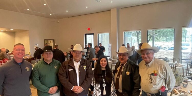 Conocen Alguaciles de Indiana, el trabajo que se hace para contener a grupos de migrantes que cruzan entre Coahuila y Texas