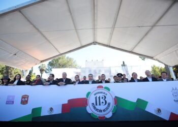 PRESIDE MARS DESFILE CONMEMORATIVO AL 113 ANIVERSARIO DE LA REVOLUCIÓN MEXICANA