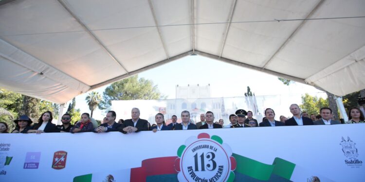 PRESIDE MARS DESFILE CONMEMORATIVO AL 113 ANIVERSARIO DE LA REVOLUCIÓN MEXICANA