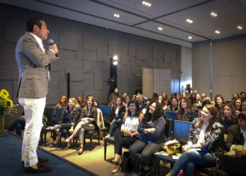 Invita CANACINTRA Acuña a conferencia motivacional de Jordi Rosado