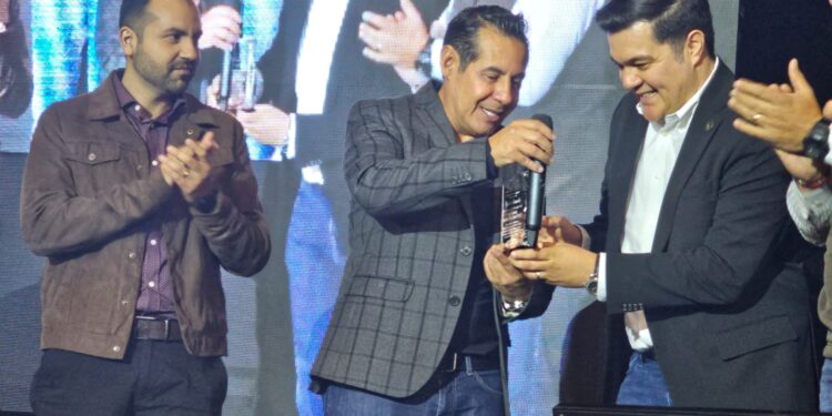 CANACINTRA Celebra el Éxito Rotundo de la Conferencia «Sin pretextos, cambia el, pero por el puedo» de Yordi Rosado