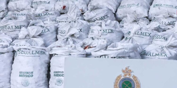 Aseguran cargamento de 1.1 toneladas de metanfetamina procedente de México con logos de SEGALMEX en Hong Kong