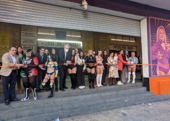 Inaugura ONU mural por los derechos de las mujeres en la ‘Catedral de la lucha libre mexicana’