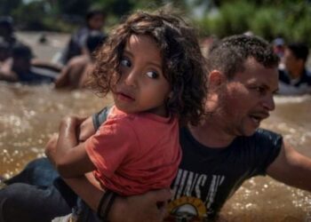 Juez ordena que ninguna familia de migrantes podrá ser separada al ingresar a EU