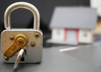 Recomiendan aumentar la seguridad del hogar al salir de vacaciones