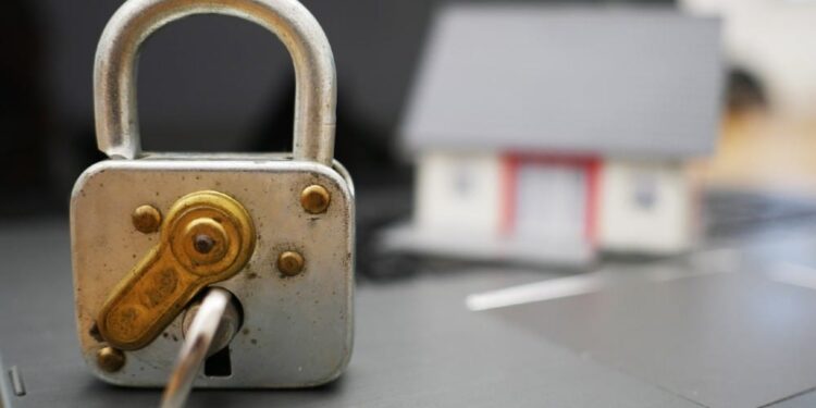 Recomiendan aumentar la seguridad del hogar al salir de vacaciones