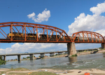 Por incremento de cruce de migrantes, Aduanas de EU, suspende cruce de ferrocarril