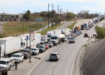 Analizan cruzar transporte de carga por puerto de Colombia, Nuevo León
