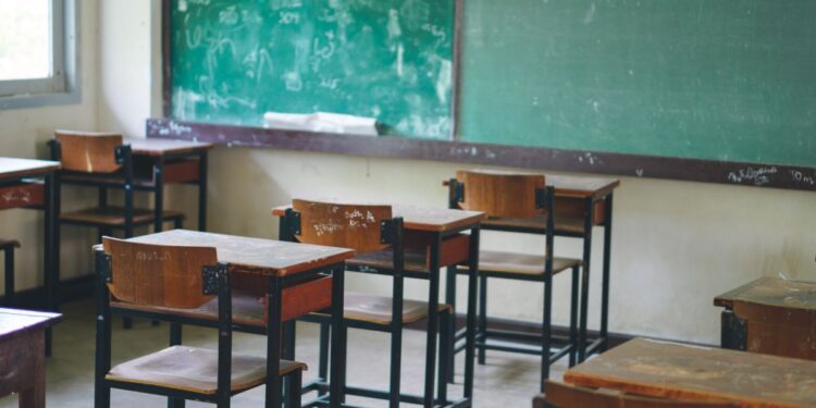 EN SOLO DOS AÑOS DEL ACTUAL GOBIERNO HAN DESERTADO CASI DOS MILLONES DE ALUMNOS DE PRIMARIA, SECUNDARIA Y PREPARATORIA