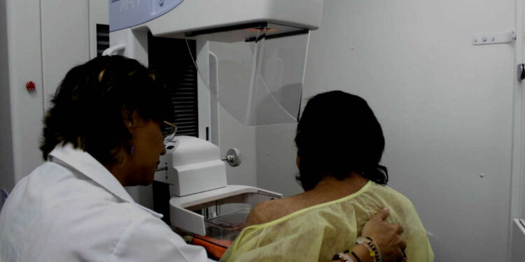 En Acuña ofrecen a mujeres jornadas de mastografías a bajo costo