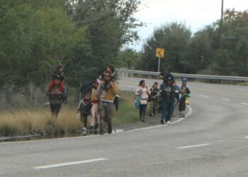 Pide gobernador Manolo Jiménez al gobierno federal reforzar operativos para contener a las caravanas de migrantes