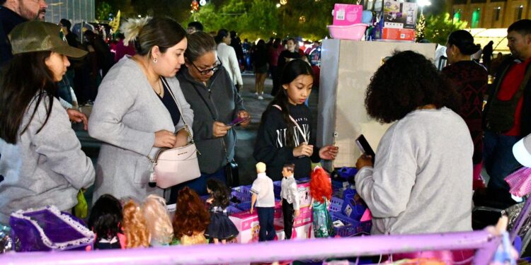 En Piedras Negras, participan  40 emprendedores en la Expo y Mercado local