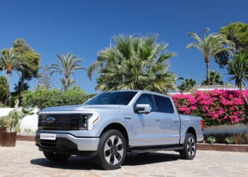 Ford producirá 50% menos F-150 eléctricas en 2024, ante la baja demanda