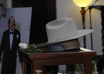 Familiares y amigos despiden a Armando Guadiana