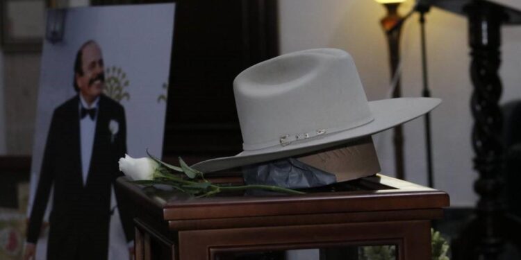 Familiares y amigos despiden a Armando Guadiana