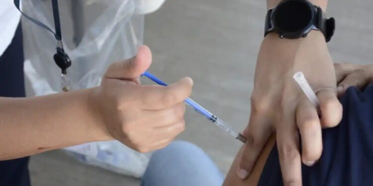 Sugieren aplicarse el esquema completo de vacunación