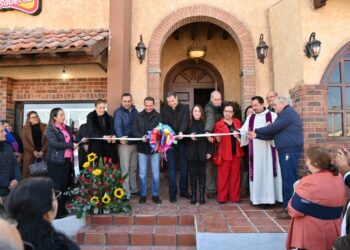 ACUÑA, LA FRONTERA EN PLENO DESARROLLO Y CRECIMIENTO; INAUGURÓ EL ALCALDE EMILIO DE HOYOS EL RESTAURANTE «MÉXICO LINDO»