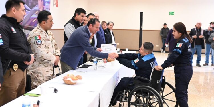 RECONOCEN Y HONRAN A OFICIALES DE POLICÍA ADSCRITOS A LA DIRECCIÓN DE SEGURIDAD PÚBLICA MUNICIPAL