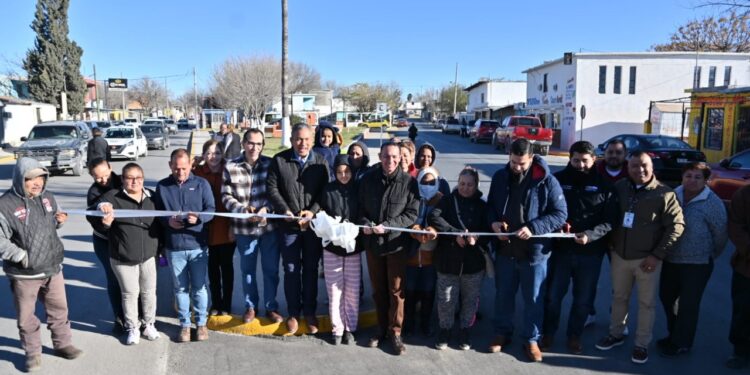 AVANZA LA CONSTRUCCIÓN DE ANILLO PERIFÉRICO CON MEJOR CONECTIVIDAD EN ACUÑA. SUPERVISAN TRABAJOS DE PAVIMENTACIÓN EN LAS CALLES BUGAMBILIAS Y DOMINGO COBOS