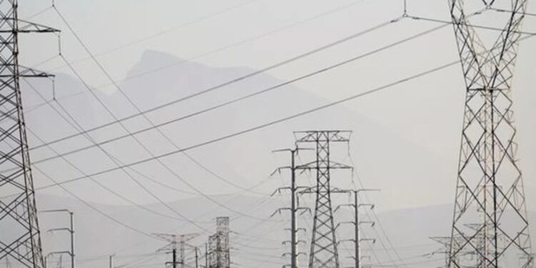 Por frio del ártico entra en emergencia el sistema eléctrico para México