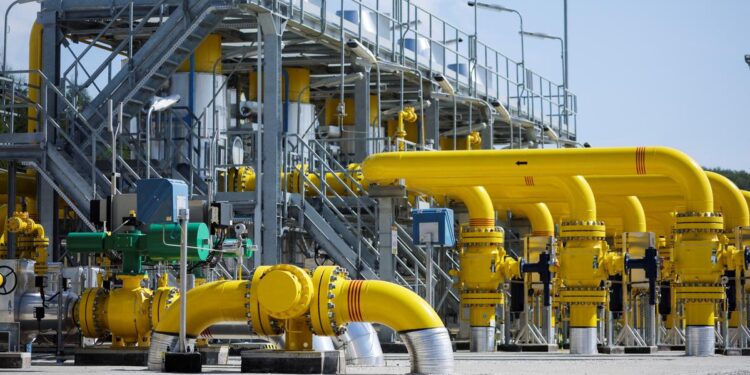 Por onda gélida suspenden suministro de gas natural a industrias de Piedras Negras y Nava