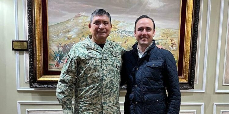 Se reúne el Gobernador Manolo Jiménez Salinas con el General Secretario de la Defensa Nacional