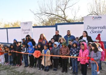 REGRESAN A LA ESCUELA A ENTREGAR BARDA PERIMETRAL QUE DARÁ MAYOR SEGURIDAD A ESTUDIANTES DE LA PRIMARIA ADOLFO LÓPEZ MATEOS