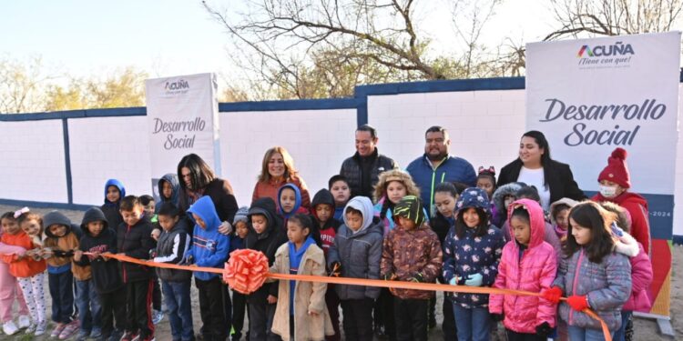 REGRESAN A LA ESCUELA A ENTREGAR BARDA PERIMETRAL QUE DARÁ MAYOR SEGURIDAD A ESTUDIANTES DE LA PRIMARIA ADOLFO LÓPEZ MATEOS