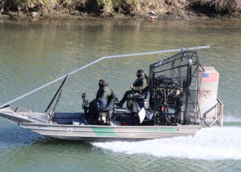 El ejército de Texas refuta las acusaciones de obstaculizar a la Patrulla Fronteriza en la tragedia de tres migrantes ahogados