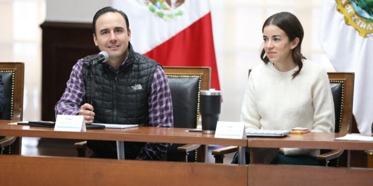 Trabajamos en equipo por el bien de Coahuila: Manolo