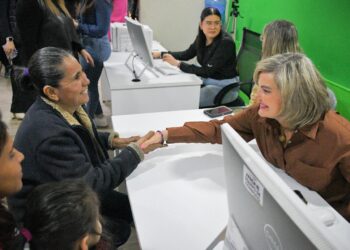 MANTIENE ALCALDESA CERCANÍA CON LA GENTE