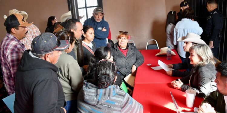 RESUELVE ALCALDESA PETICIONES EN ZONA RURAL